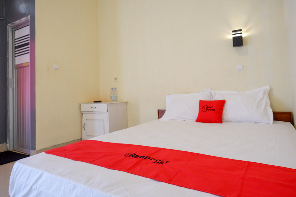 RedDoorz near Candi Cetho Karanganyar Room Type - RedDoorz Room