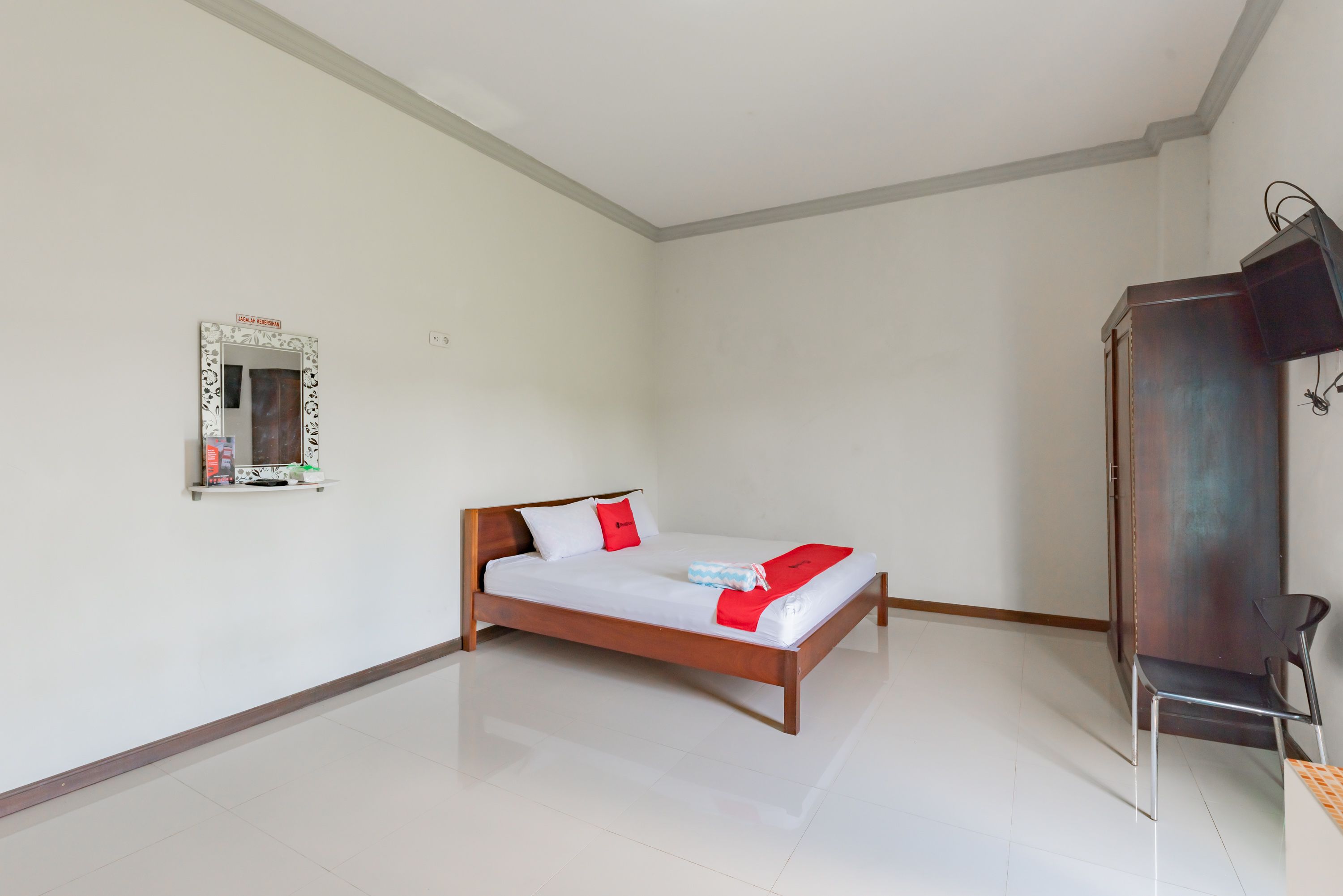 RedDoorz near GOR Sempaja Samarinda Room Type - RedDoorz Room