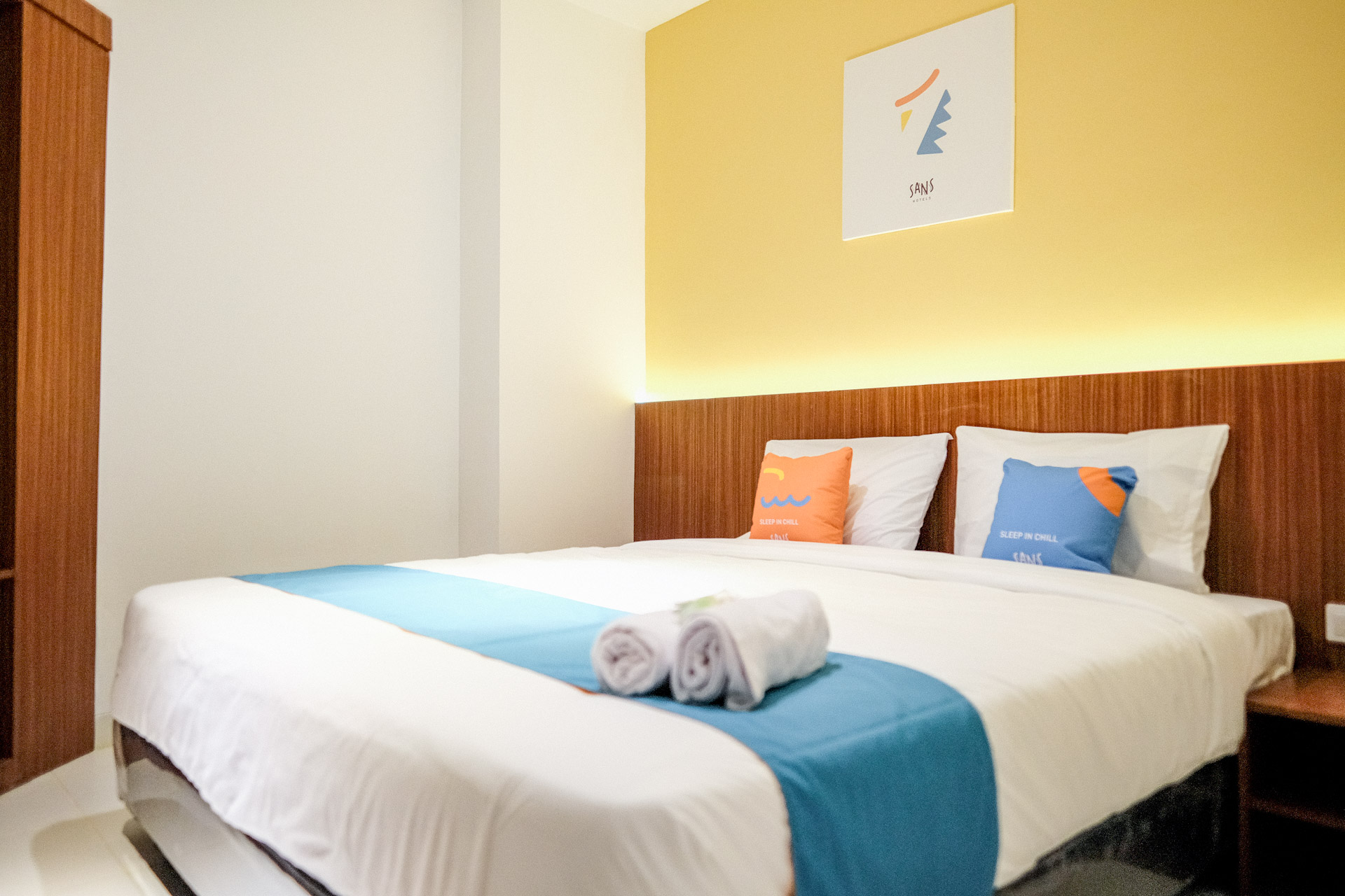 Sans Hotel Roxy Jakarta Room Type - Deluxe Room