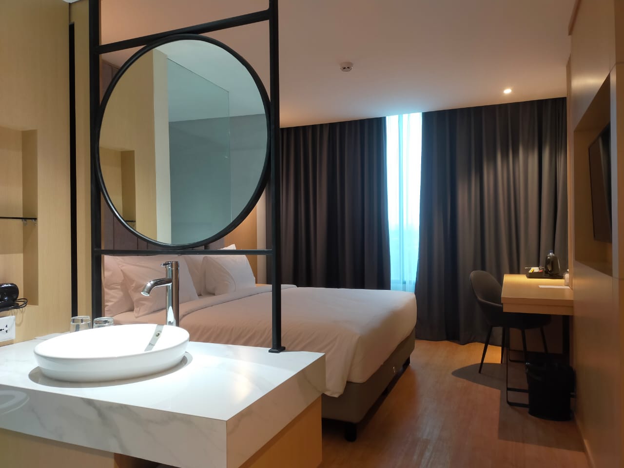 EASTERN HOTEL BOJONEGORO - Tap to explore photos