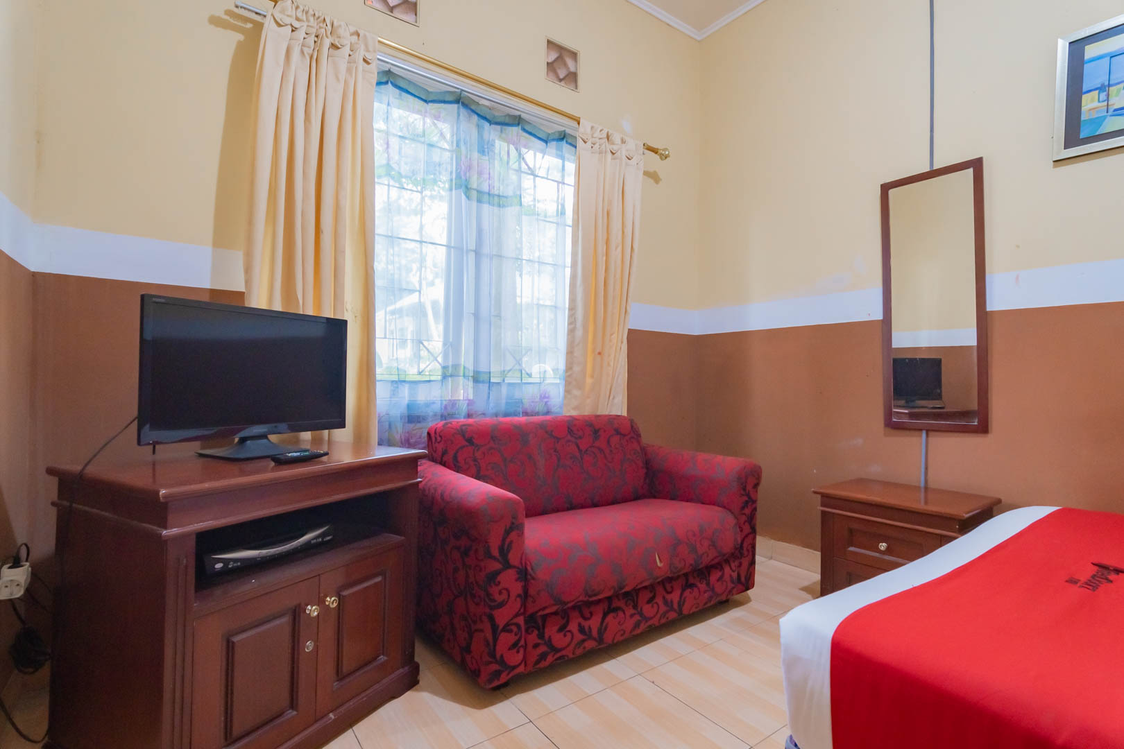 Reddoorz Plus @ Grand Yustik Sukabumi #1
