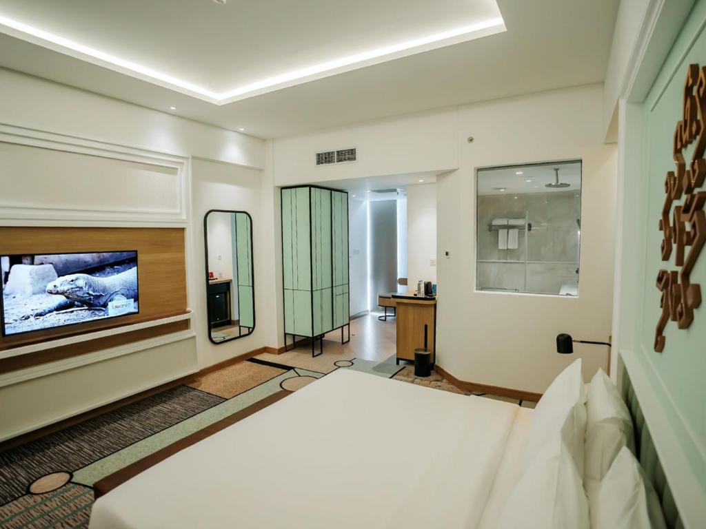Luwansa Hotel & Convention Center Manado Room Type - Executive room