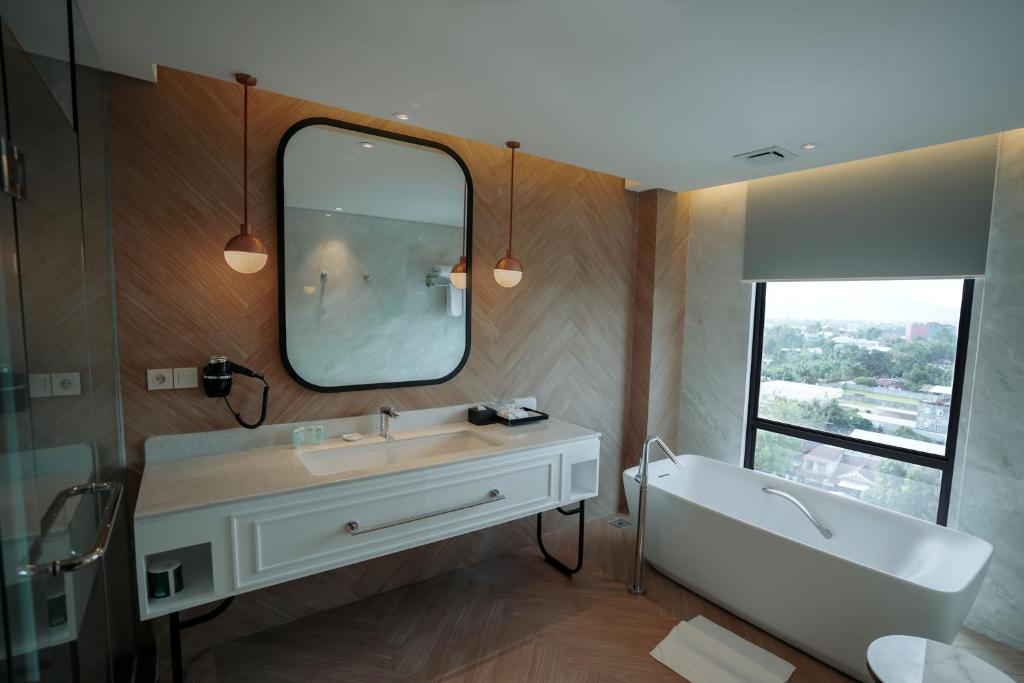 Luwansa Hotel & Convention Center Manado Room Type - Suite Room