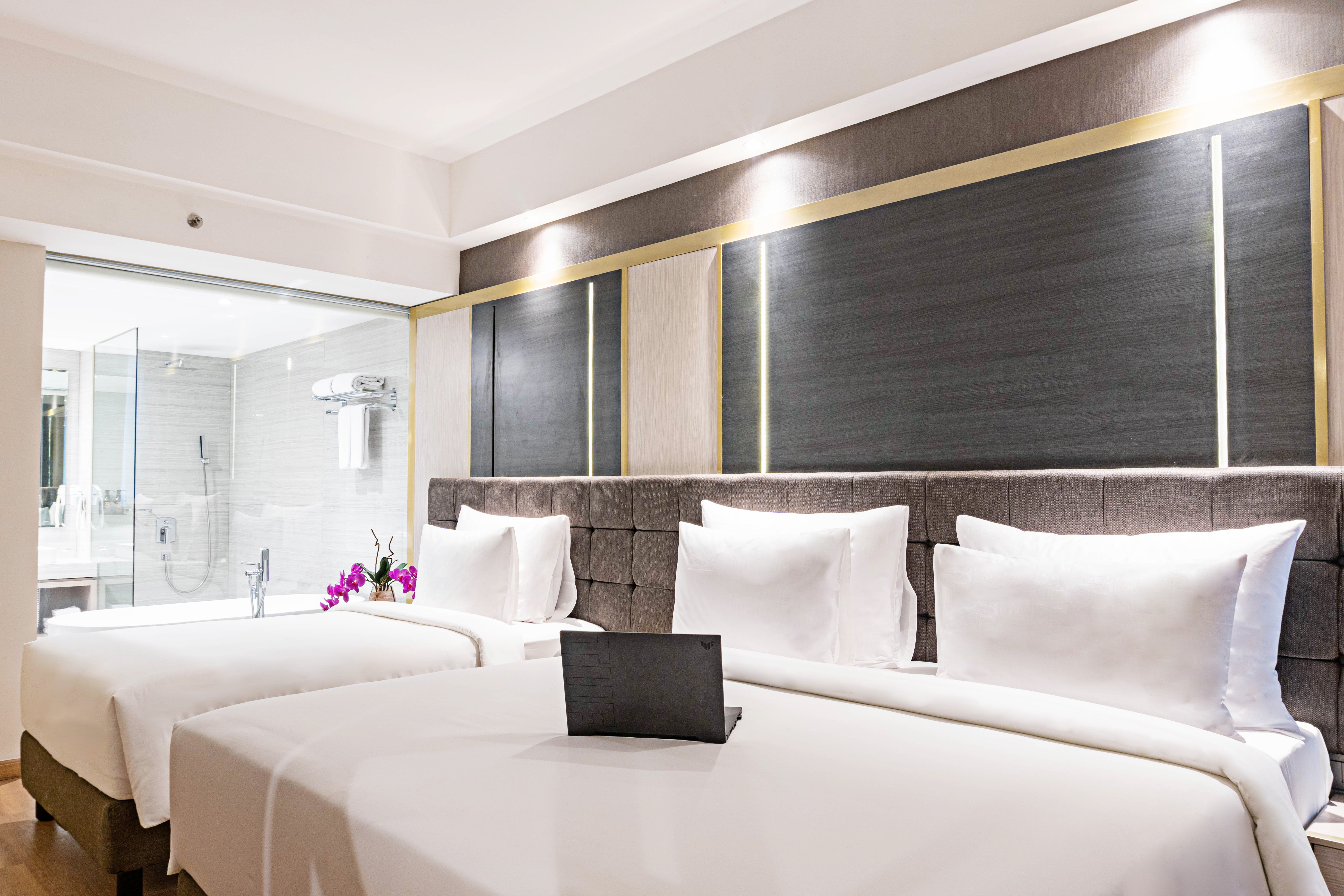 Platinum Hotel Tunjungan Surabaya Room Type - Family Suite