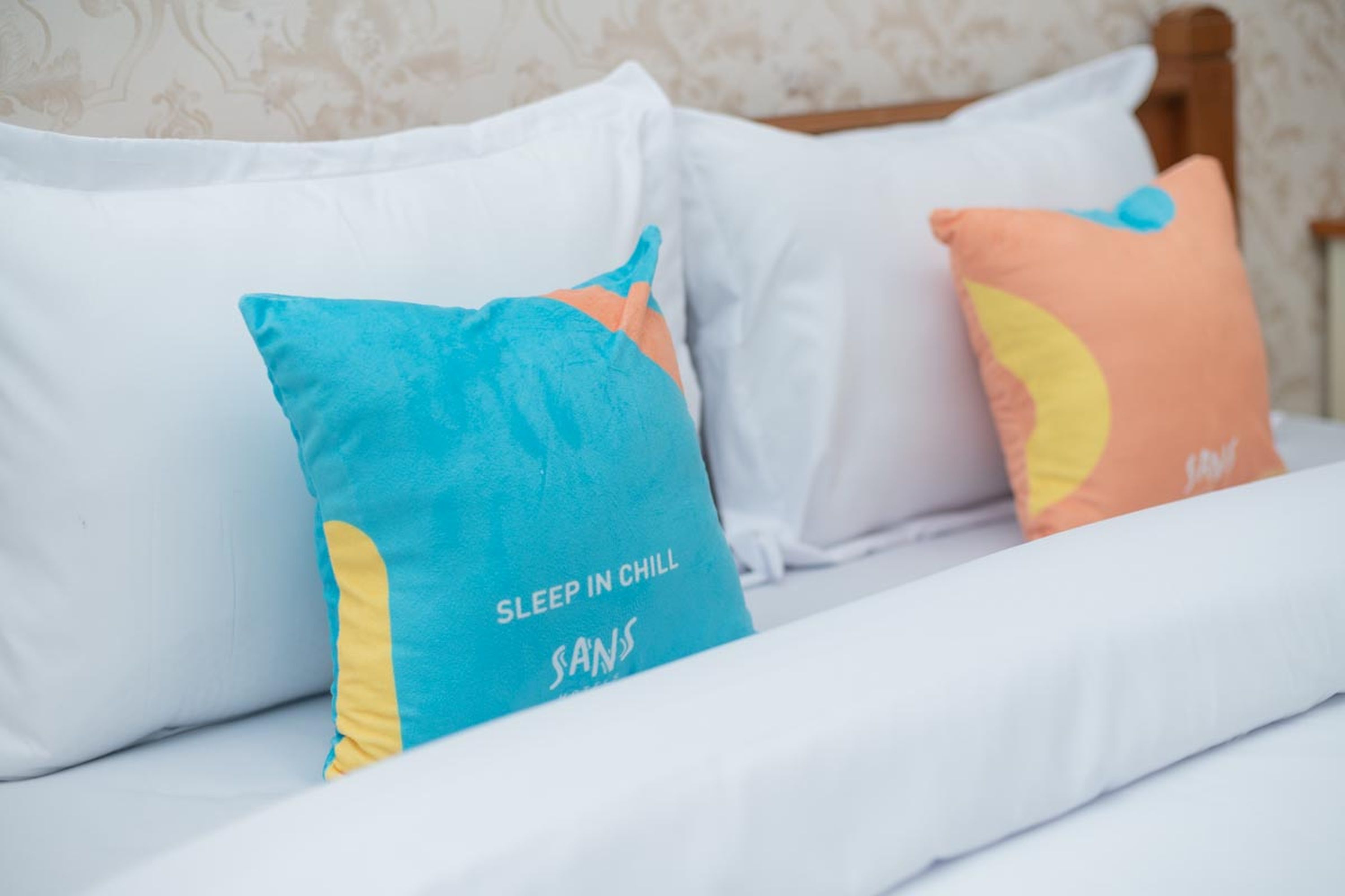 Sans Hotel Queen Batu Room Type - Standard Room