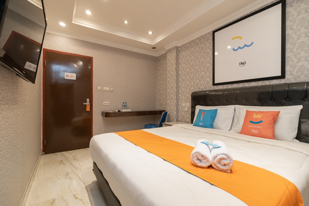 Sans Hotel Beauty Palembang - Tap to explore photos