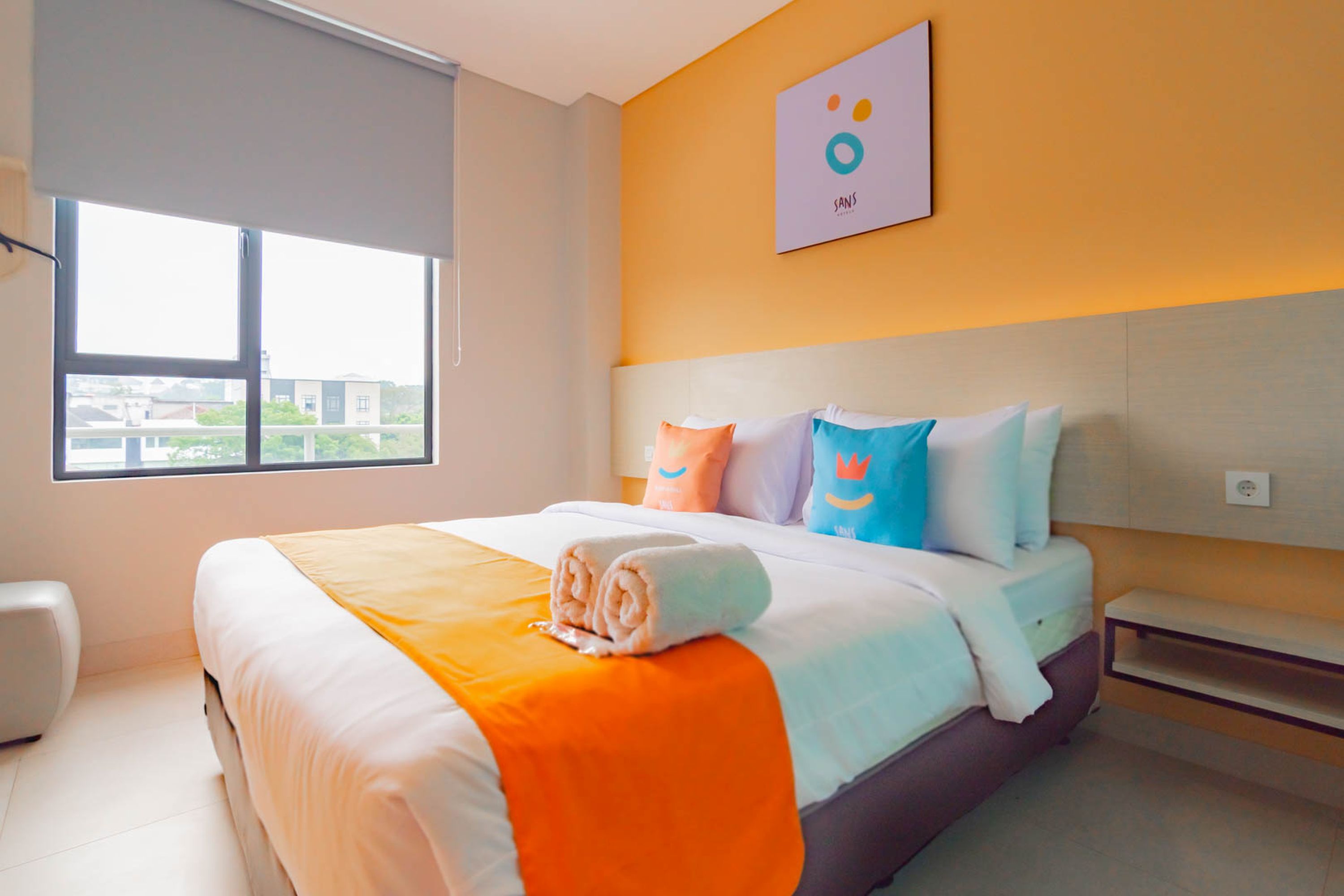 Sans Hotel Alexander Bandung Room Type - Deluxe Room