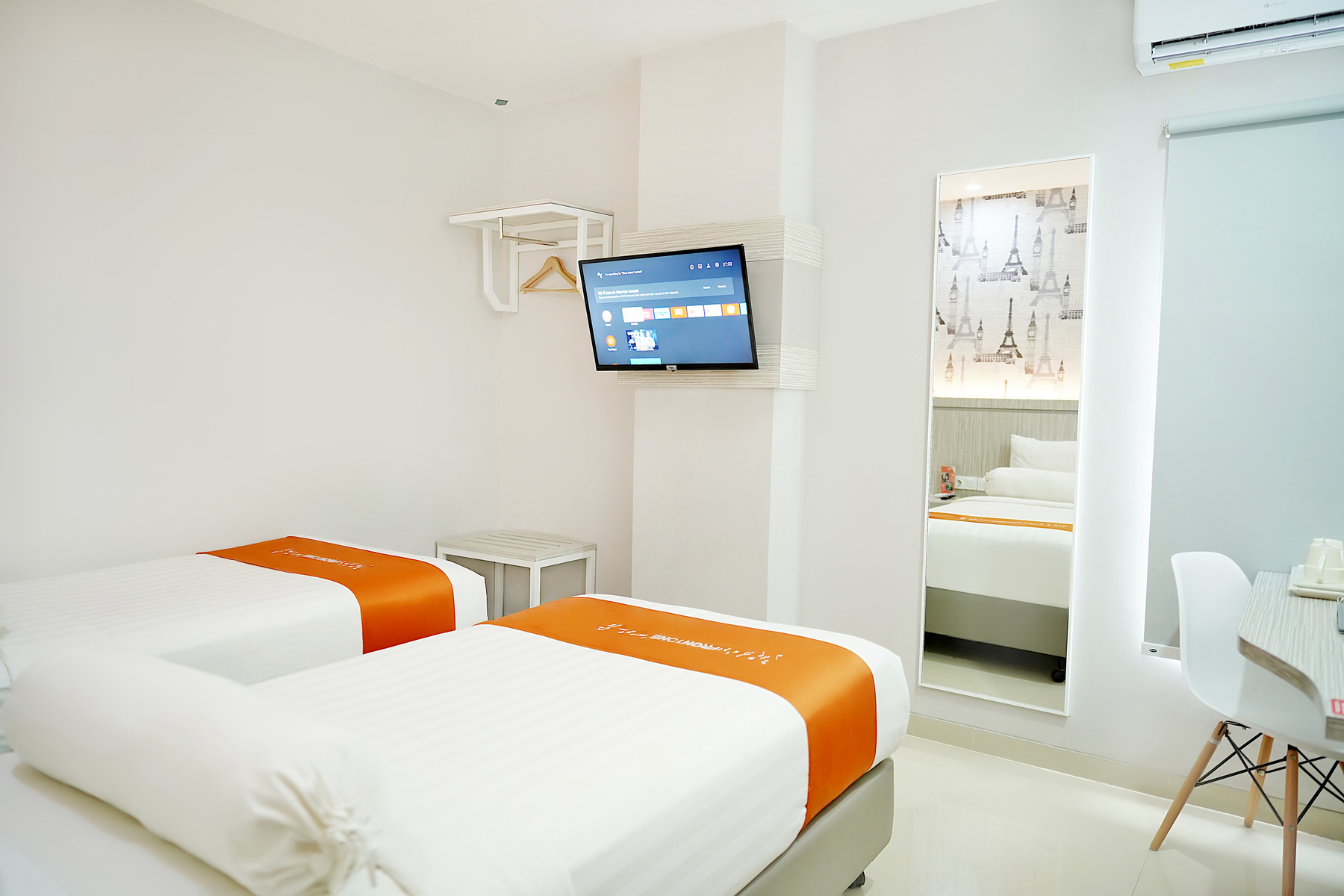 Front One Hotel Sragen Room Type - Deluxe Twin Room