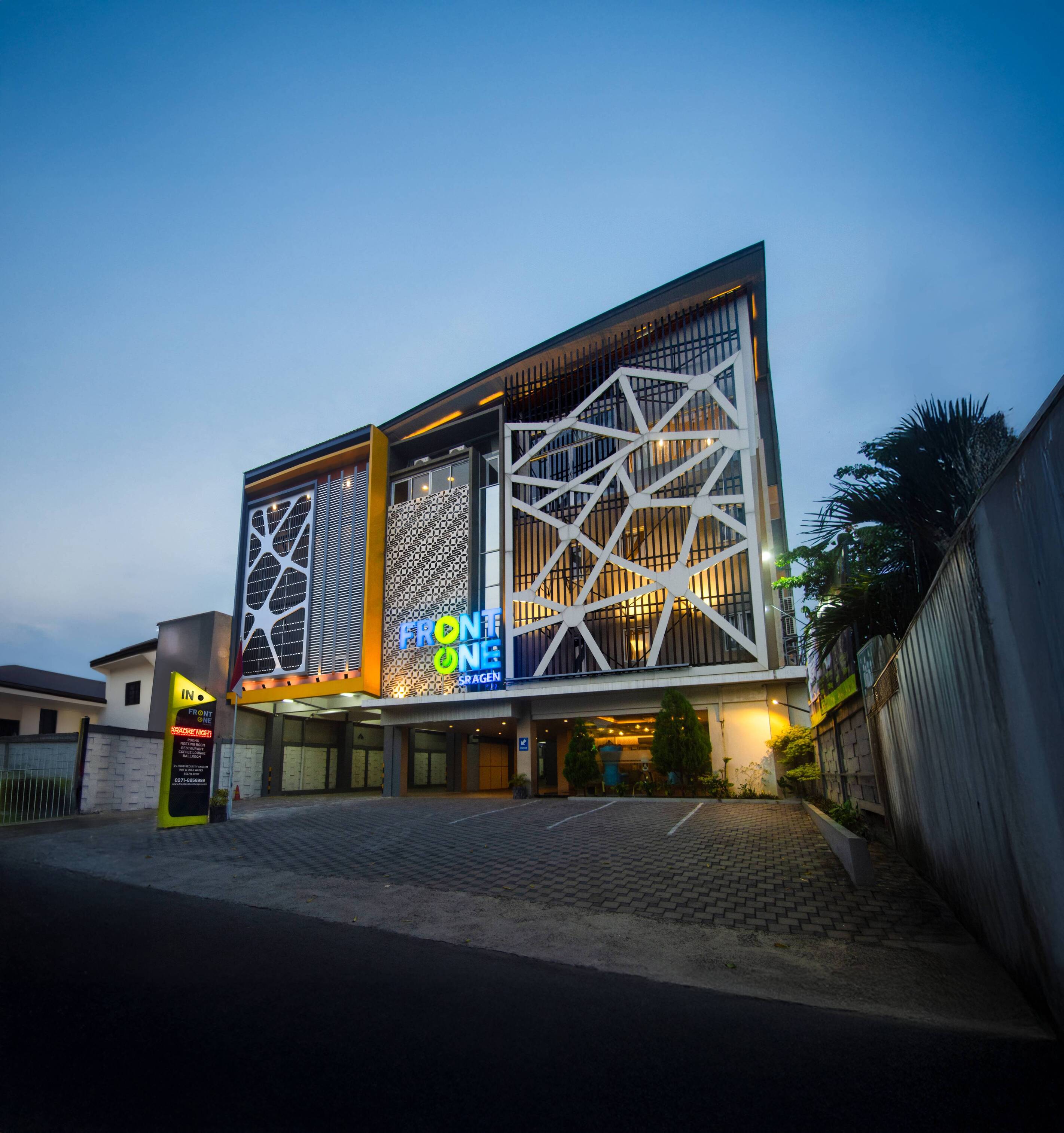Front One Hotel Sragen, Karanganyar