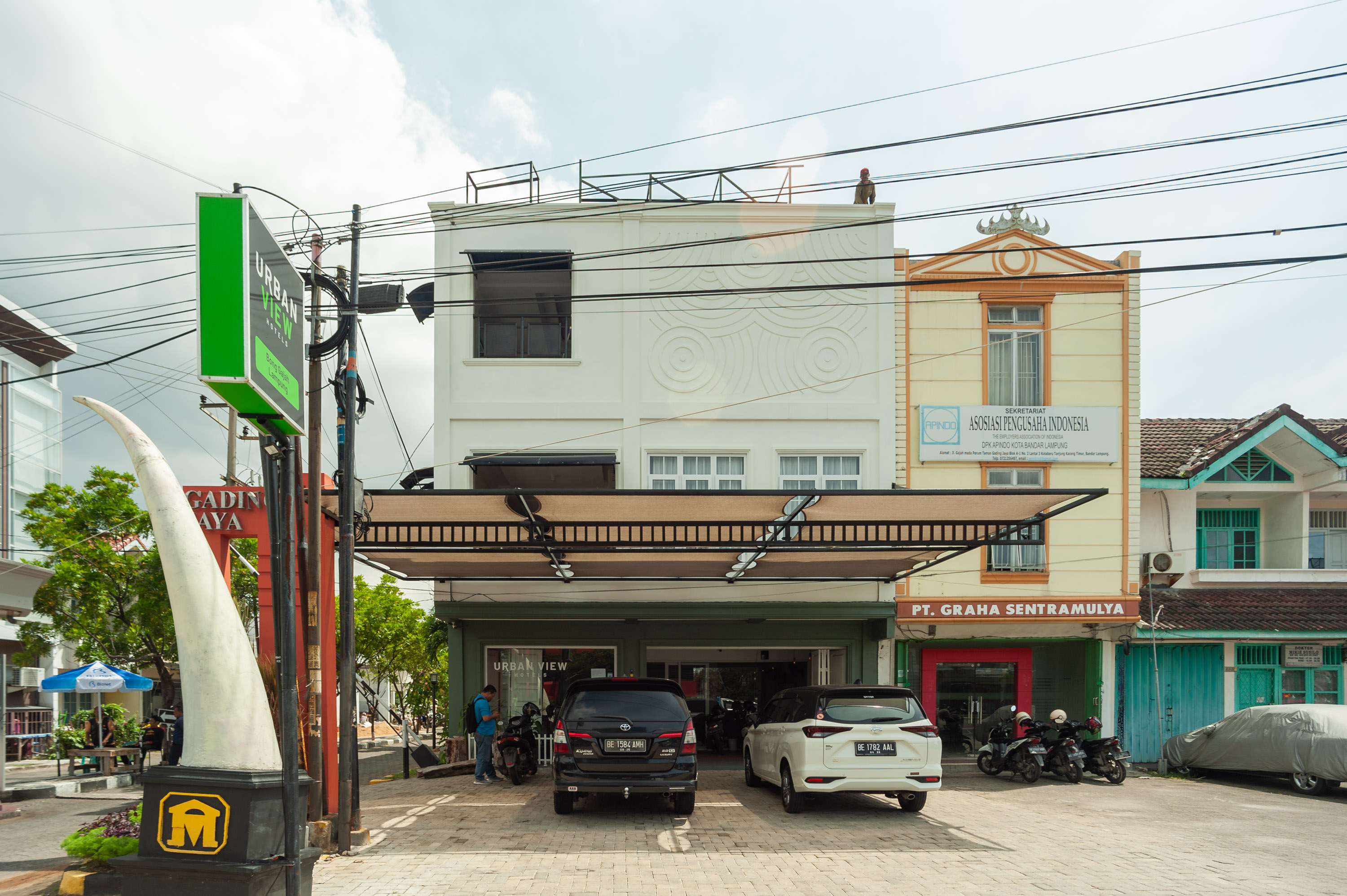 Urbanview Hotel Bong Gajah Lampung - Tap to explore photos