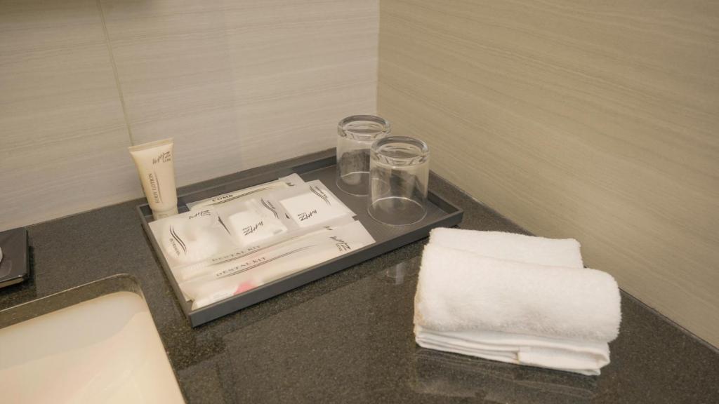 Whiz Luxe Hotel Spazio Surabaya Room Type - Deluxe Queen Room