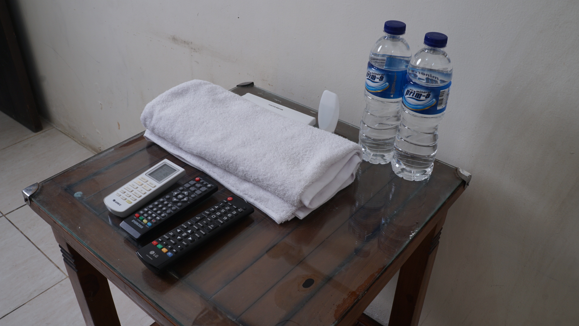 Lucky Hotel Purwodadi - Tap to explore photos