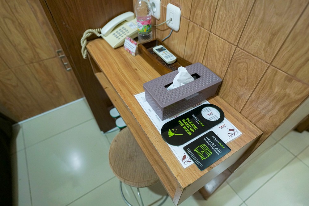 Urbanview Hotel 58 Bintaro by RedDoorz Room Type - Deluxe Twin Room