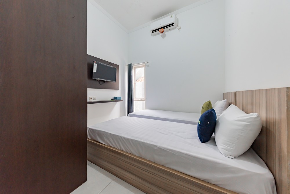 Urbanview Hotel Sabar Residence CSB Mall Room Type - Superior Twin Room