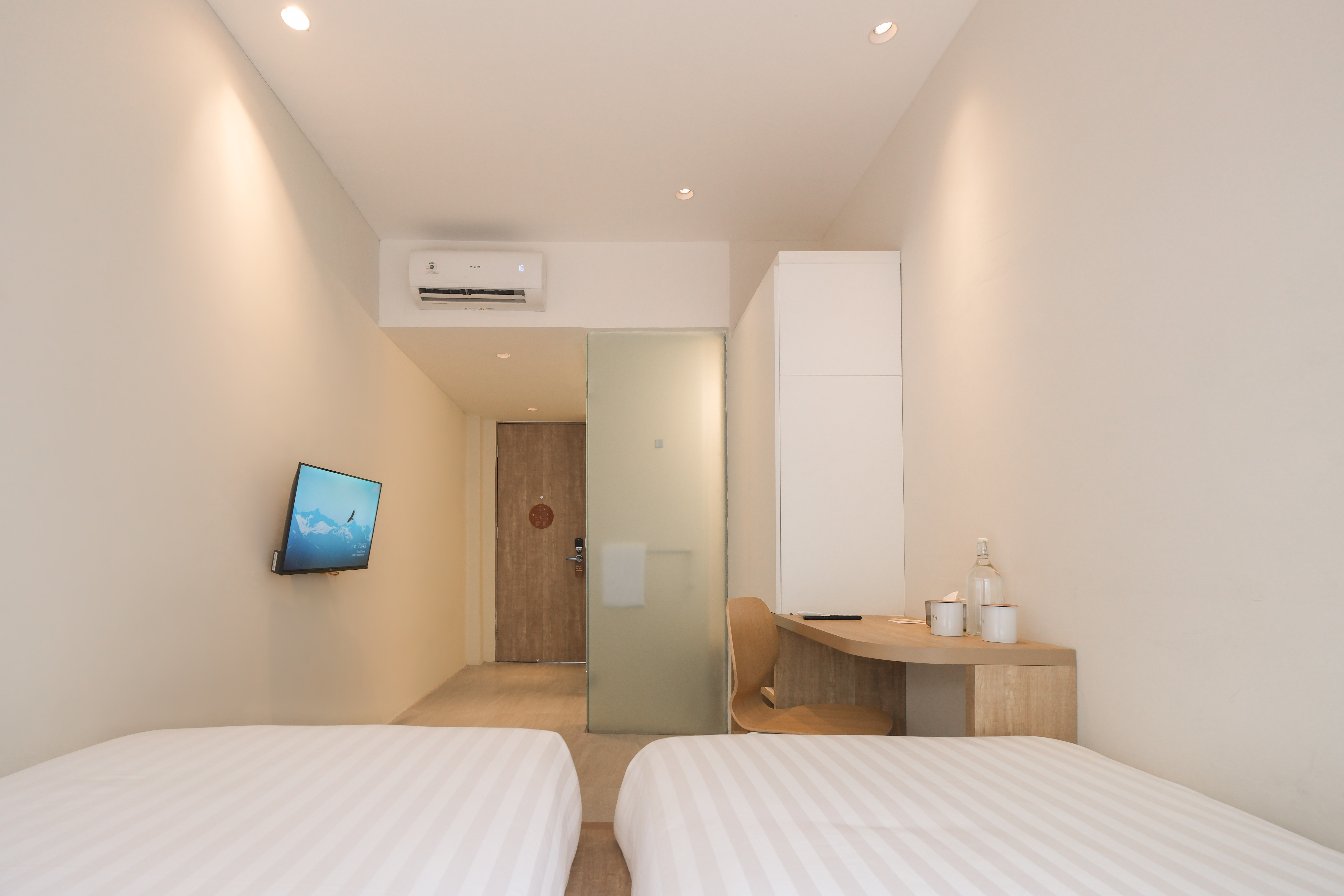 Teduh Simatupang - Tap to explore photos