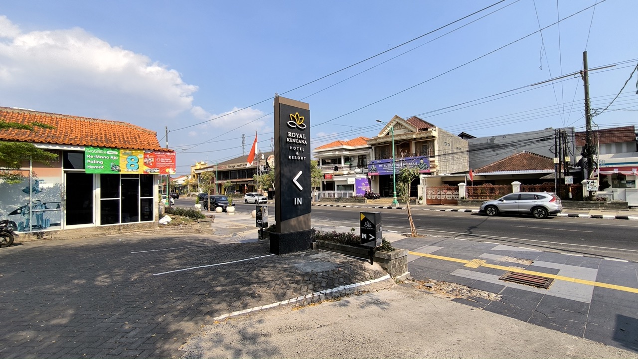 Royal Kencana Hotel - Tap to explore photos