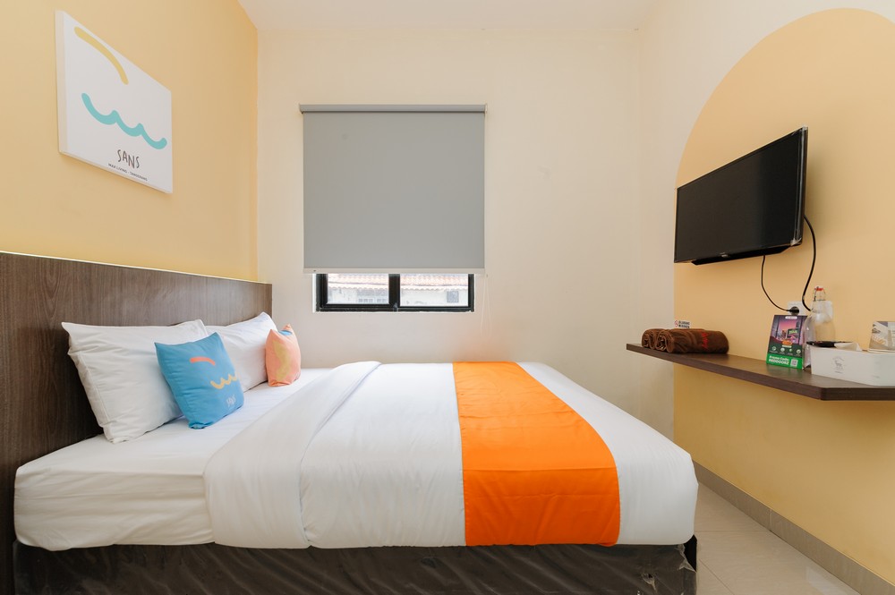 Sans Hotel Max Living Cengkareng Room Type - Superior Room