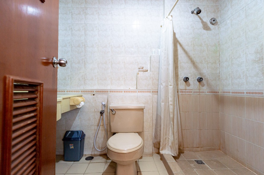 Urbanview Hotel P Residence Asemka - Tap to explore photos