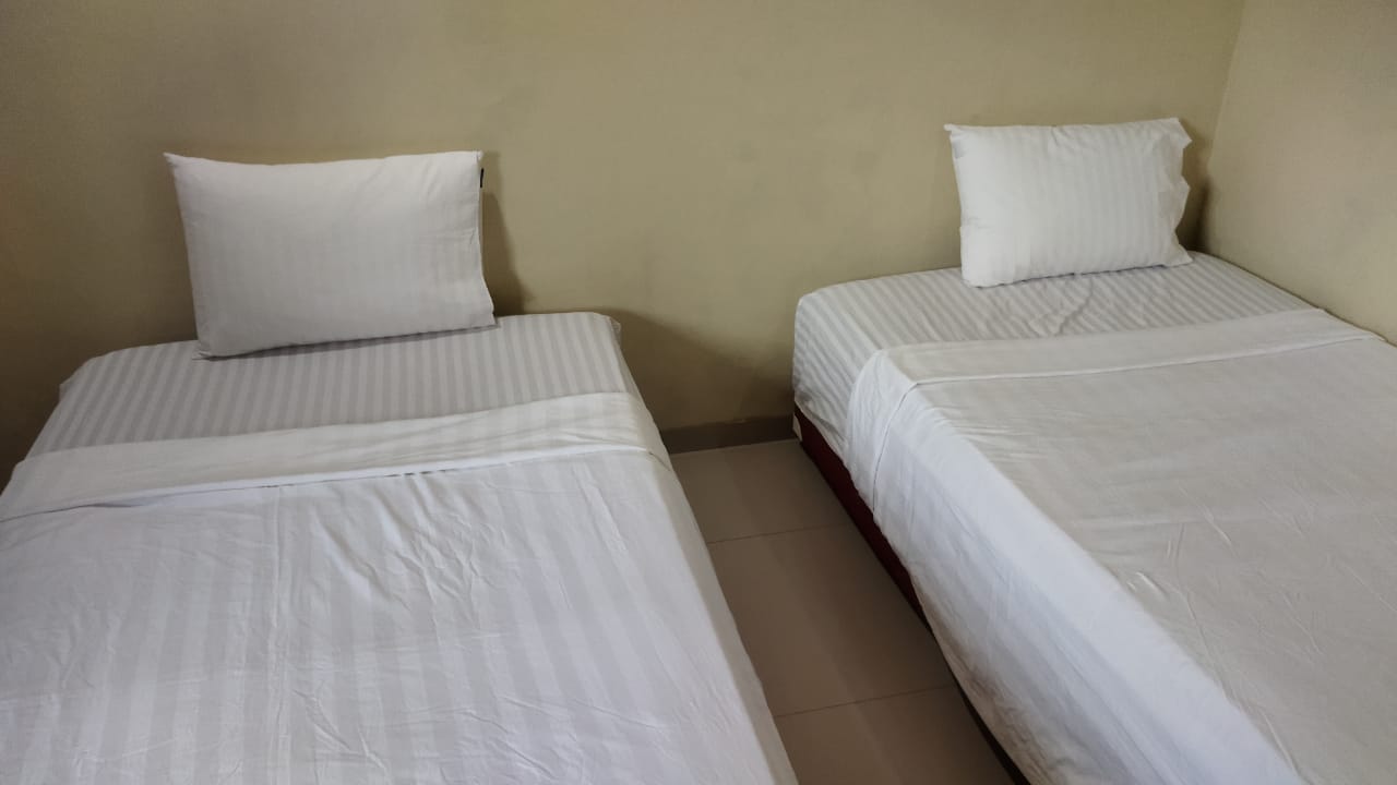 Homestay Tentrem Simpang Lima - Tap to explore photos