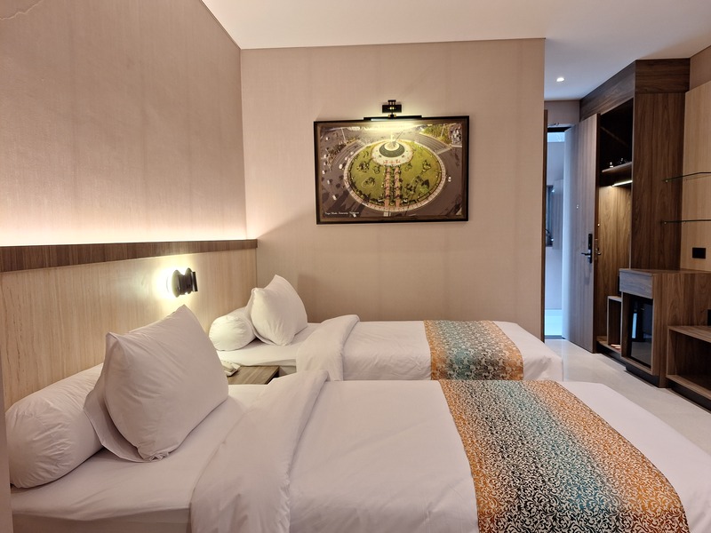 Eno Front One Hotel Semarang - Tap to explore photos