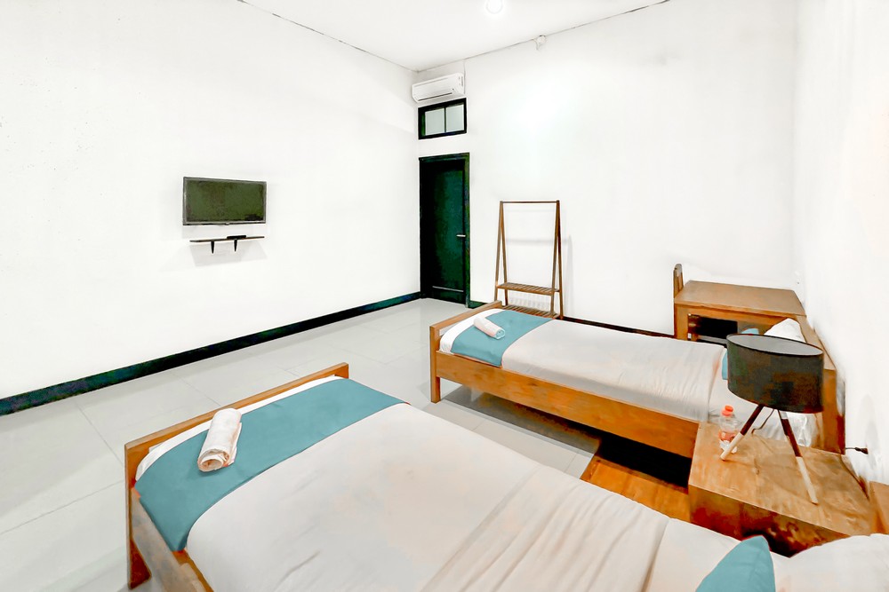 MYHOME Blora Mitra RedDoorz Room Type - Deluxe Twin Room