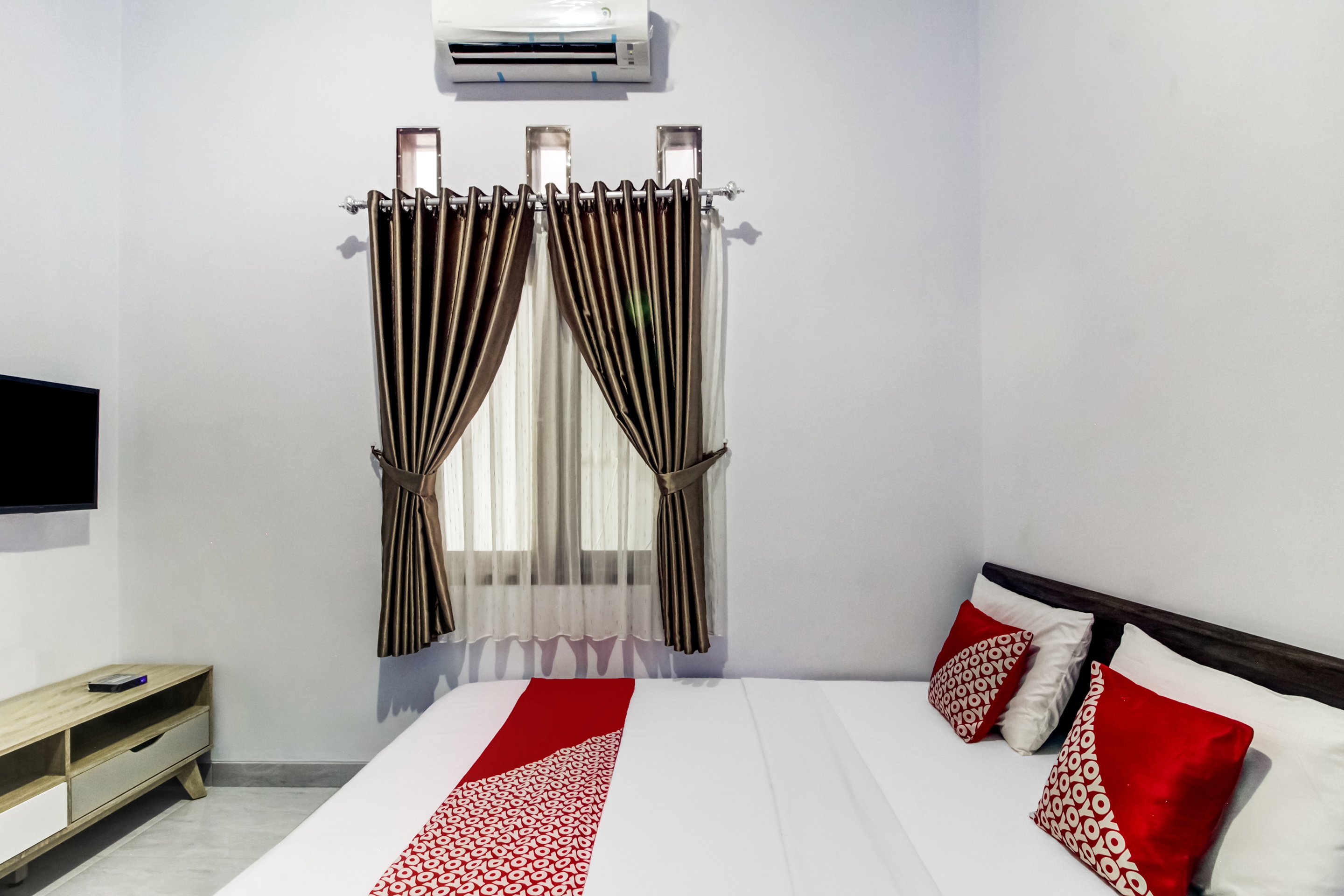 OYO 91243 Bina Syariah Guest House - Tap to explore photos