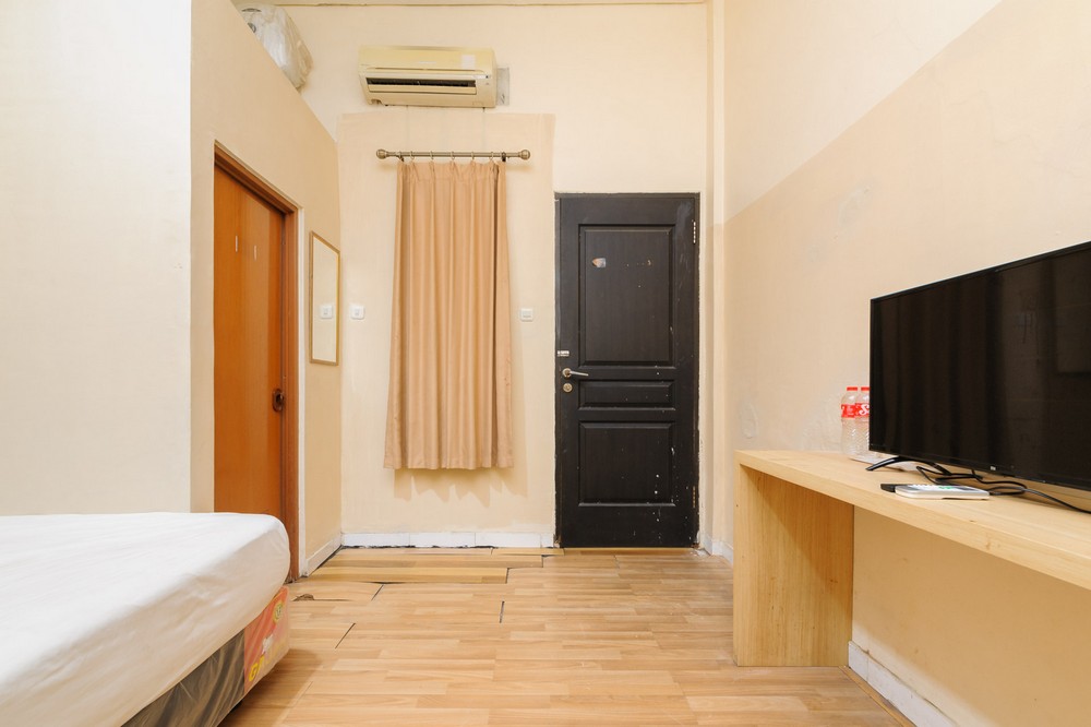 Urbanview Hotel Residence 446 Tanjung Duren - Tap to explore photos