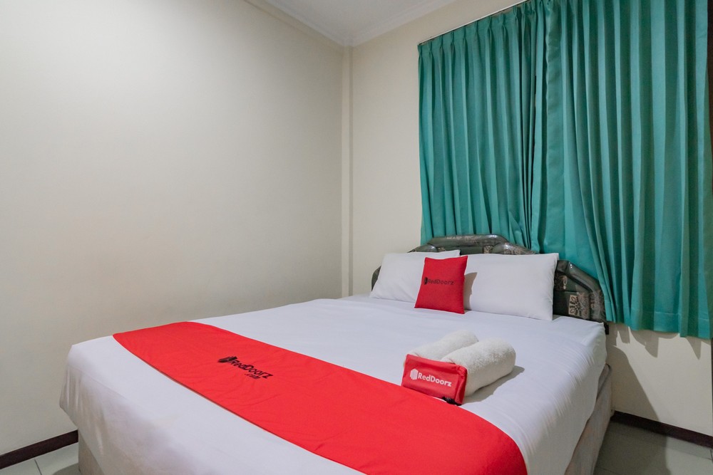 RedDoorz @ Achino Hotel Bandung Room Type - Deluxe Double Room
