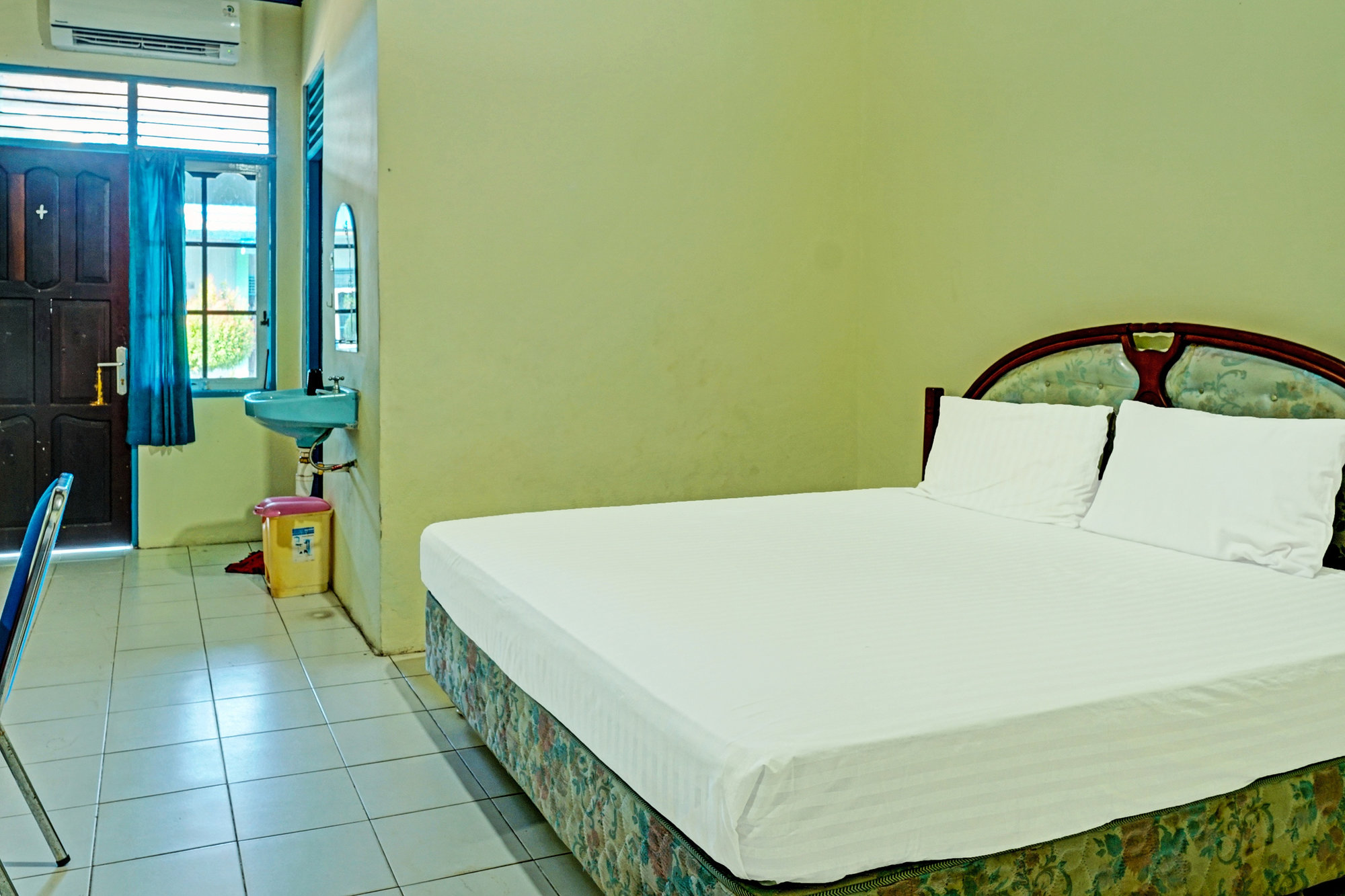 Capital O 91806 Hotel Batu Suli - Tap to explore photos