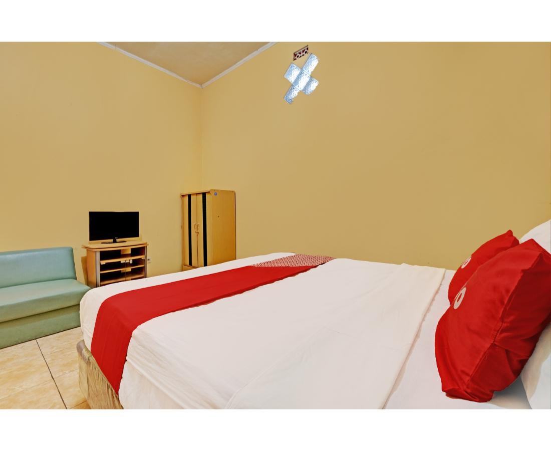 OYO 92406 Hotel Renata 1 - Tap to explore photos