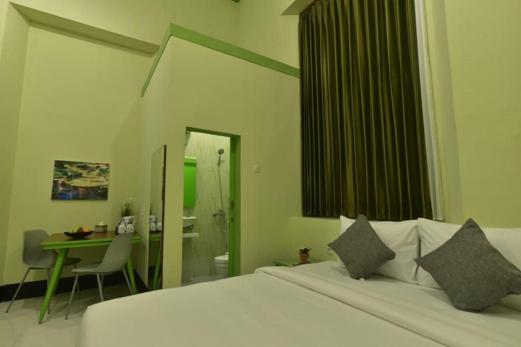 Hotel Irian Surabaya - Tap to explore photos
