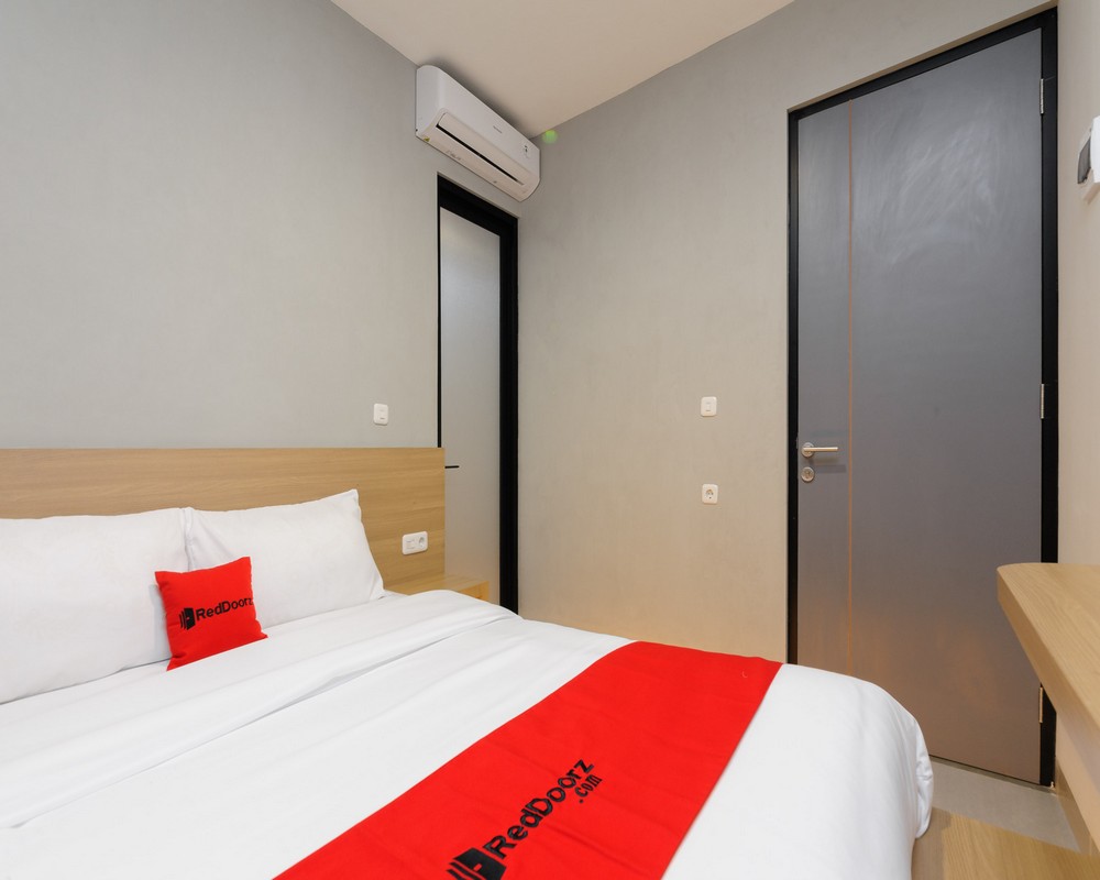 RedDoorz Plus @ Kedaton Lampung - Tap to explore photos