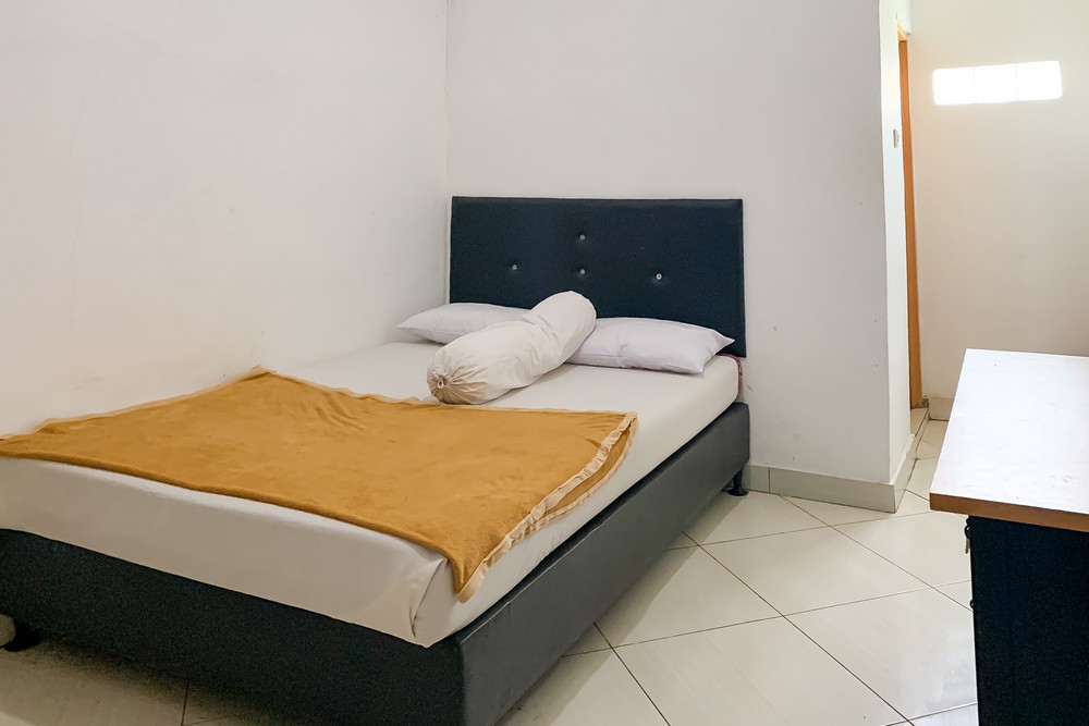 Penginapan Losmen Ayu Pamanukan RedPartner Room Type - Standard Room
