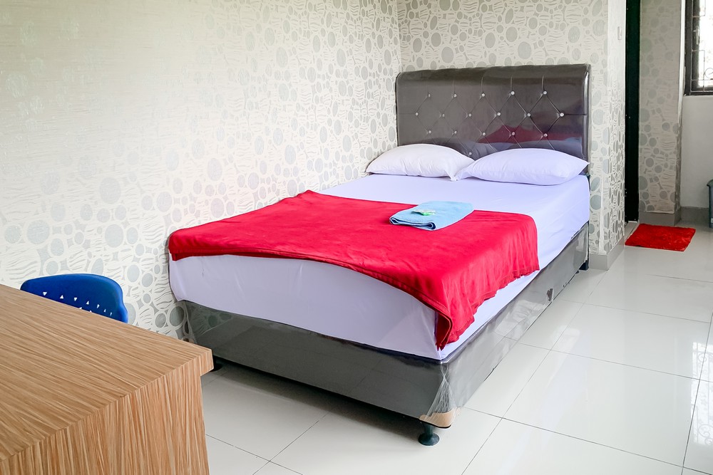 Penginapan Losmen Ayu Pamanukan RedPartner Room Type - Deluxe Room