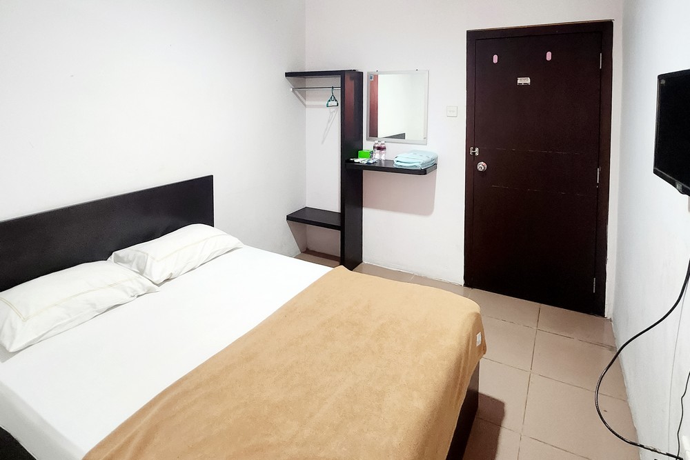 WSL Hotel Mitra RedDoorz Room Type - Superior Room