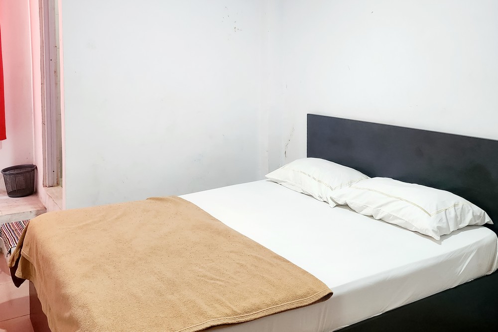 WSL Hotel Mitra RedDoorz Room Type - Standard Room