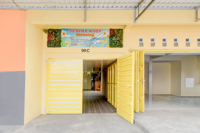Super OYO 94309 Guest House Blessing