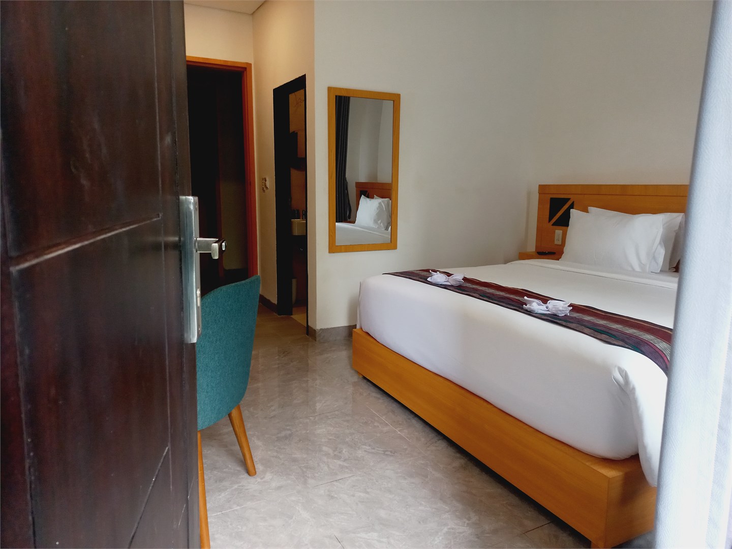 Queen Parrona Hotel Room Type - Deluxe Room