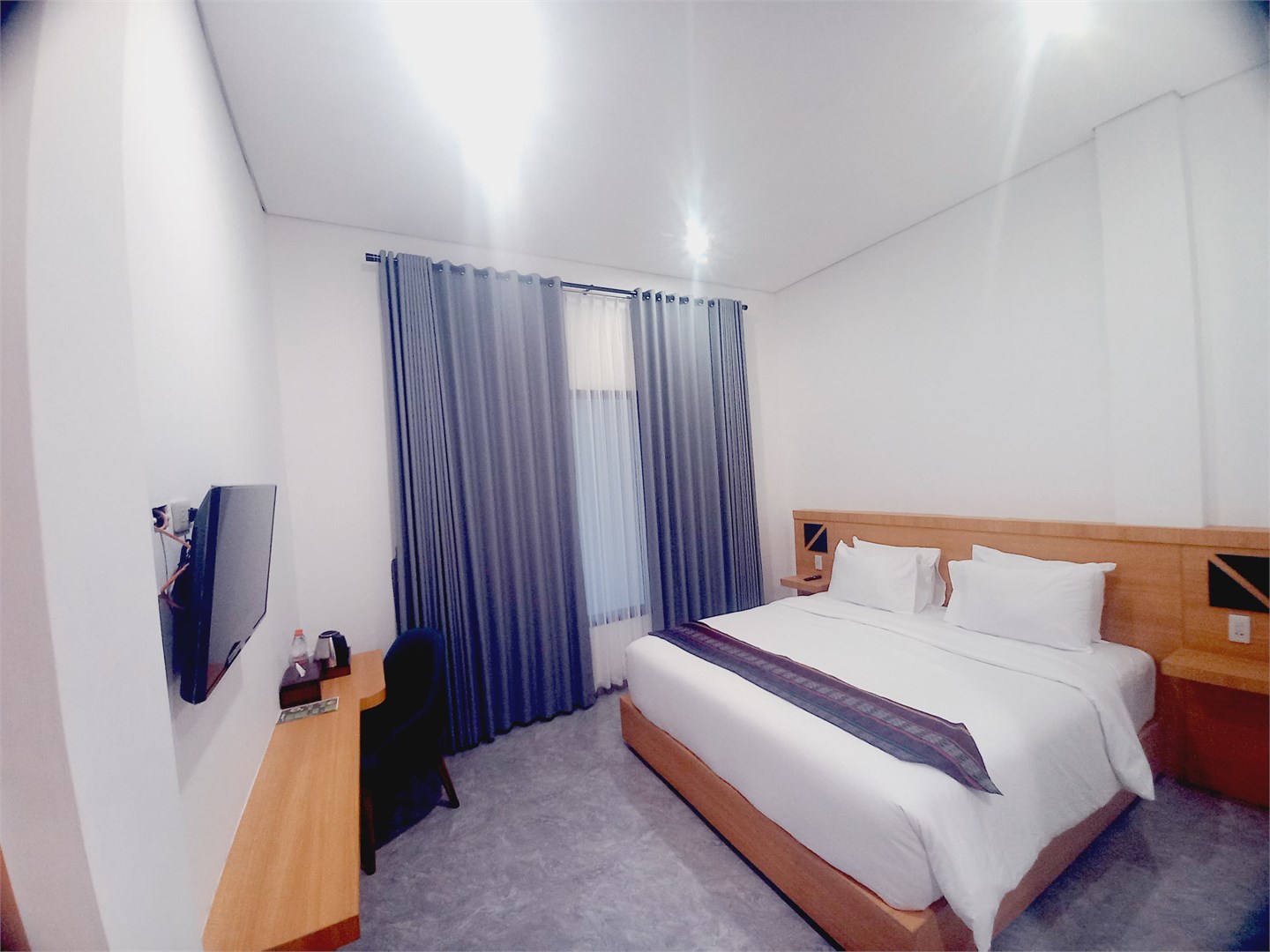 Queen Parrona Hotel Room Type - Superior Room