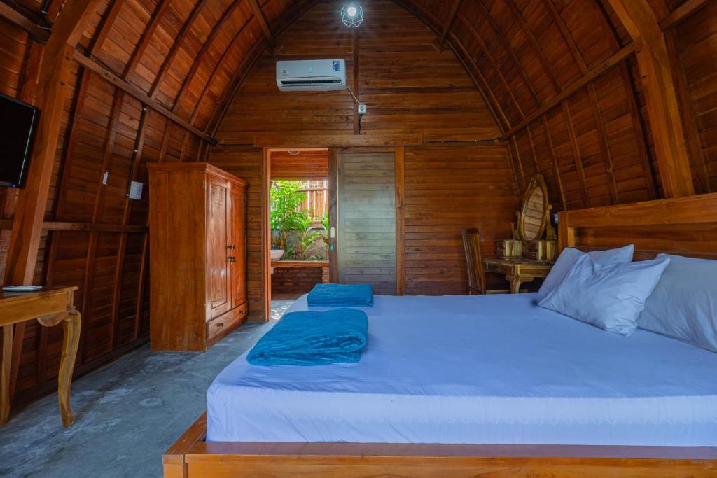 Kubu Selat Villa and Glamping - Tap to explore photos