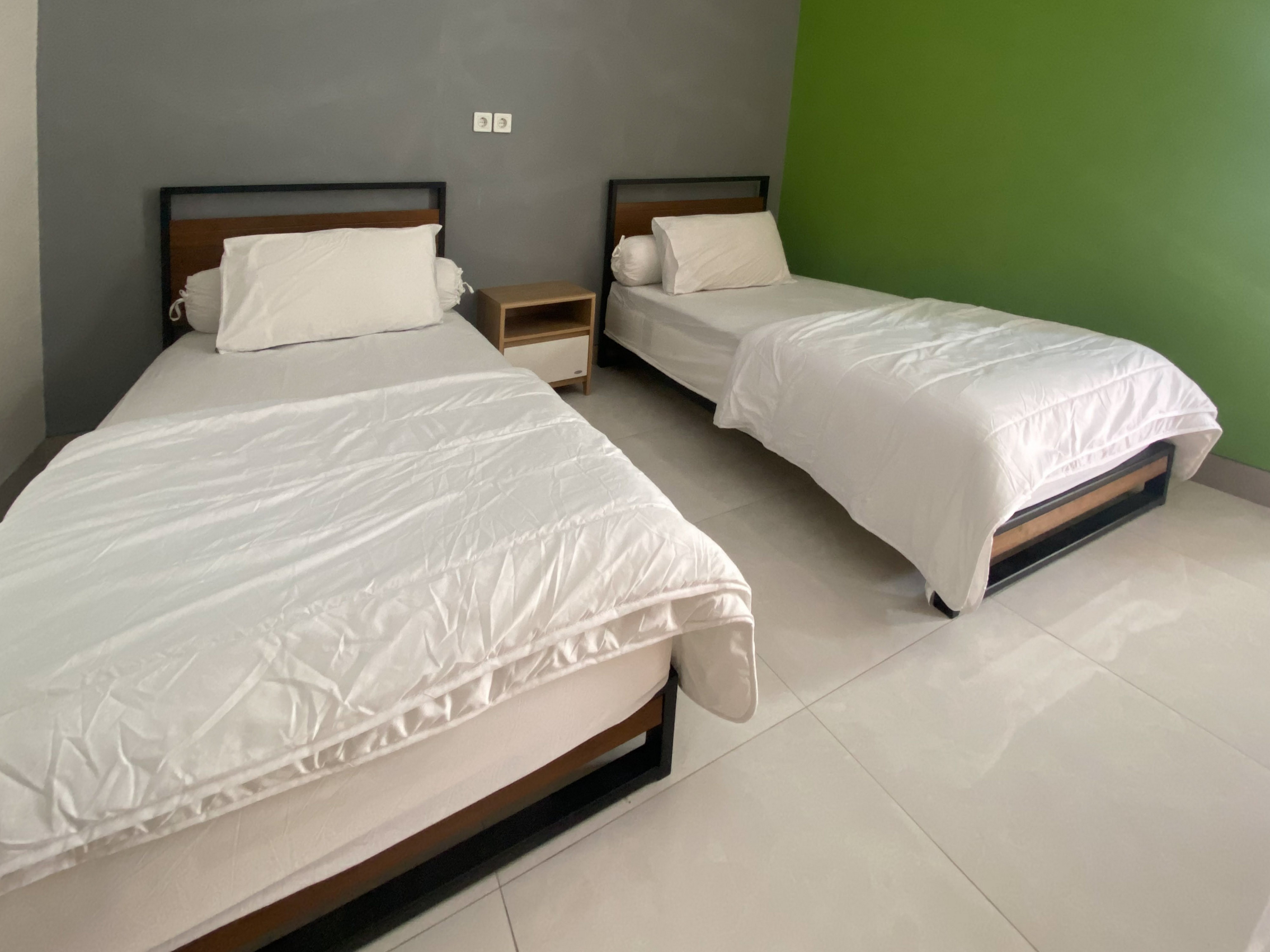 RedDoorz @ Araya House Ngawi Room Type - RedDoorz Twin Room