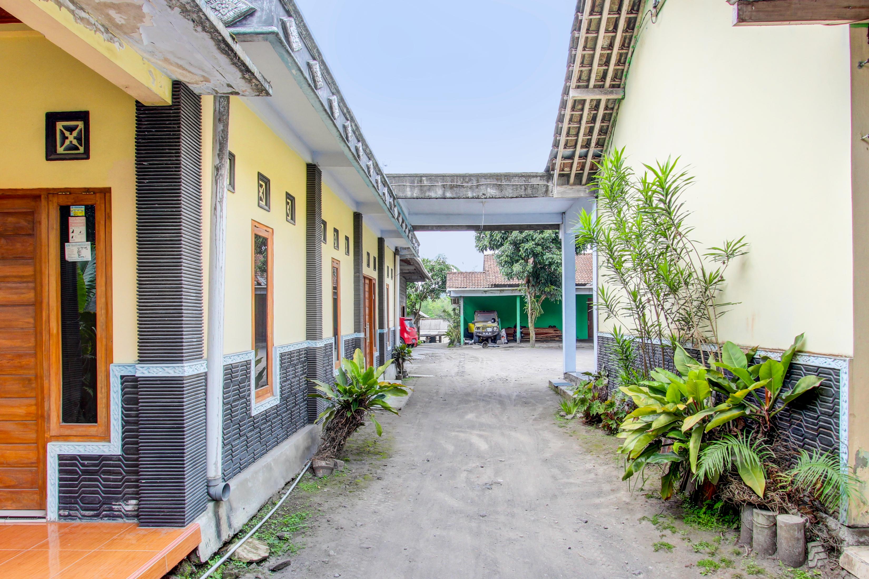 Hotel O Pondok Wisata Kurniawan 2NearWonogondang Camp ( Bumi Perkemahan Wonogondang )