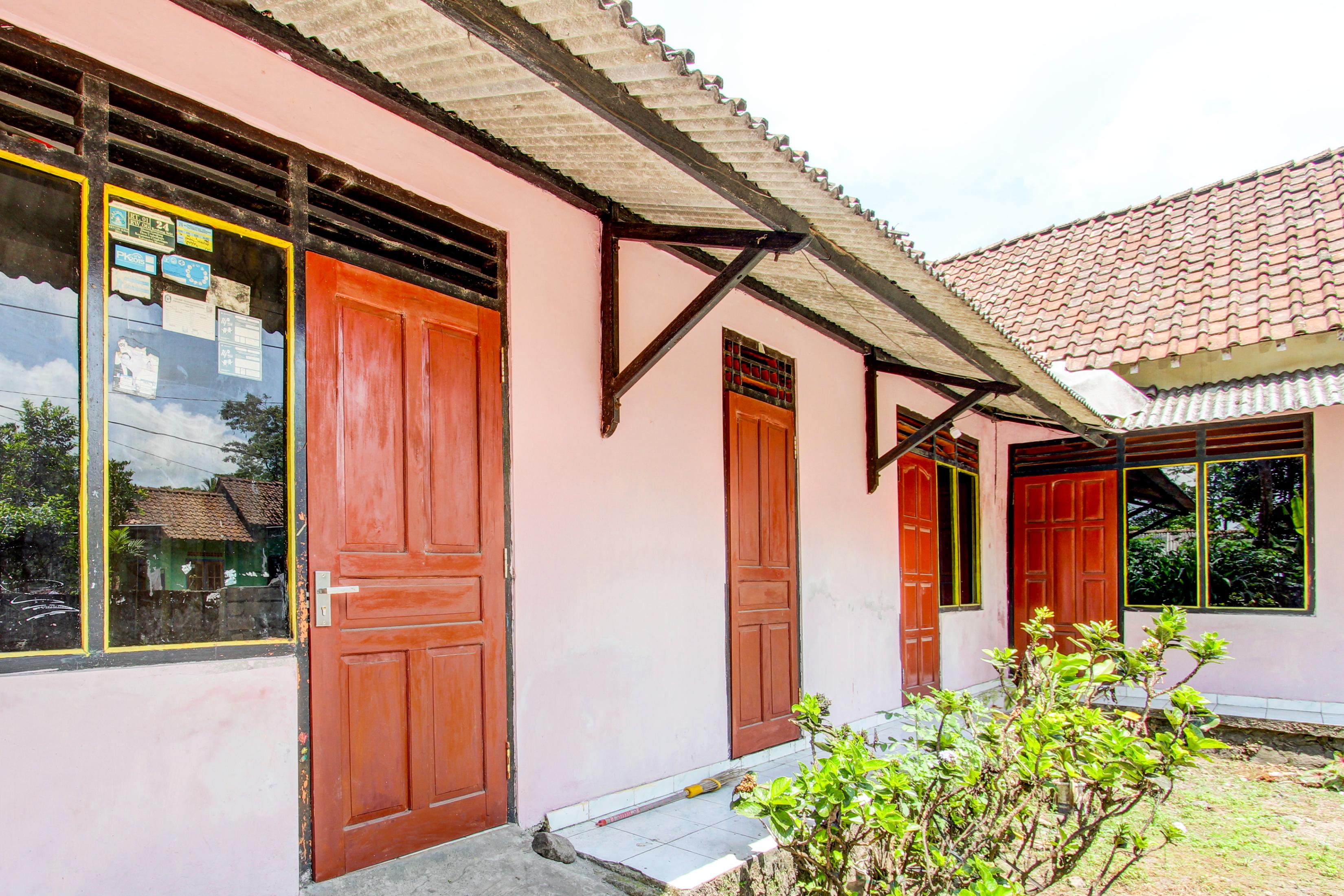 Hotel O Pondok Wisata Sekar KemuningNearWonogondang Camp ( Bumi Perkemahan Wonogondang )