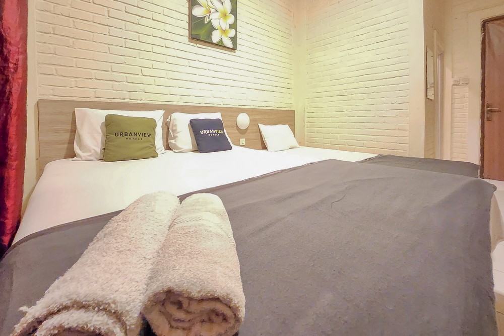 Urbanview Hotel Star Residence Puncak - Tap to explore photos