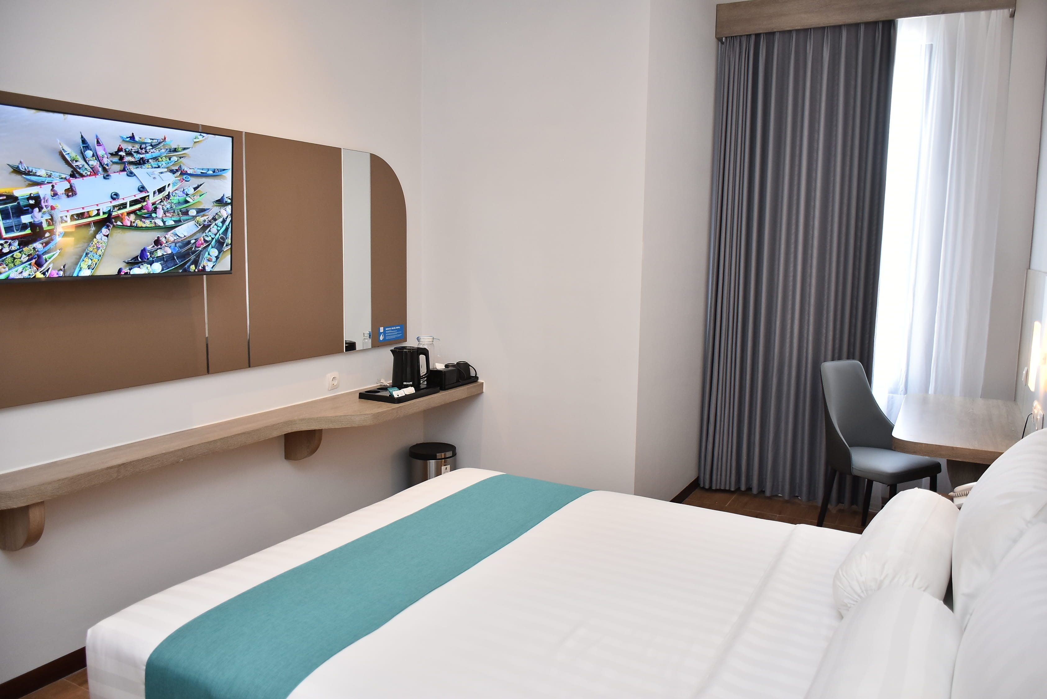 Front One Luxe Hotel Solo Room Type - Deluxe Queen Room