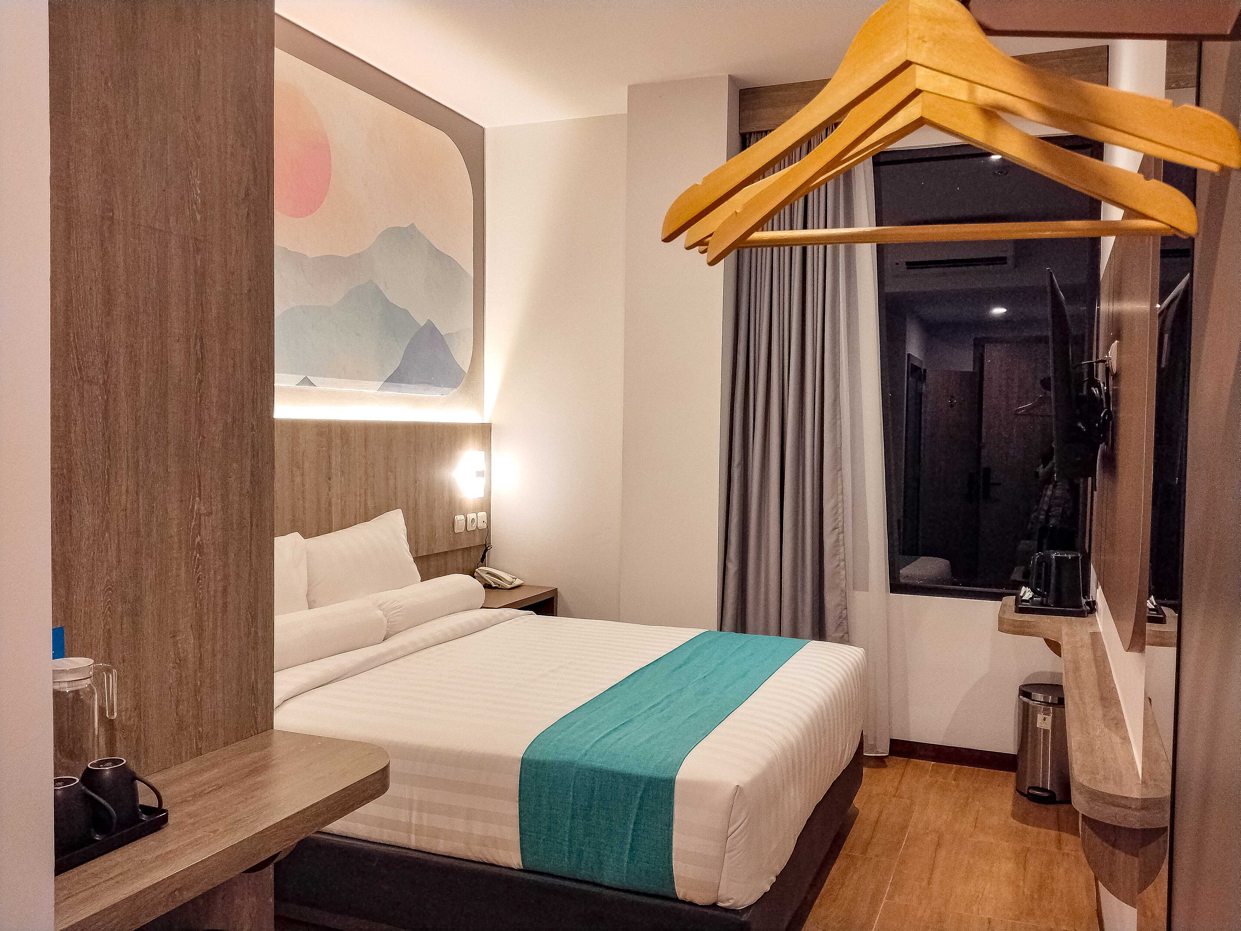 Front One Luxe Hotel Solo Room Type - Superior Queen Room