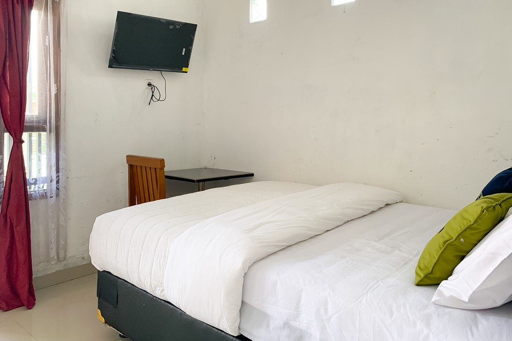 Urbanview Hotel Permata Syariah Garut Room Type - Superior Room