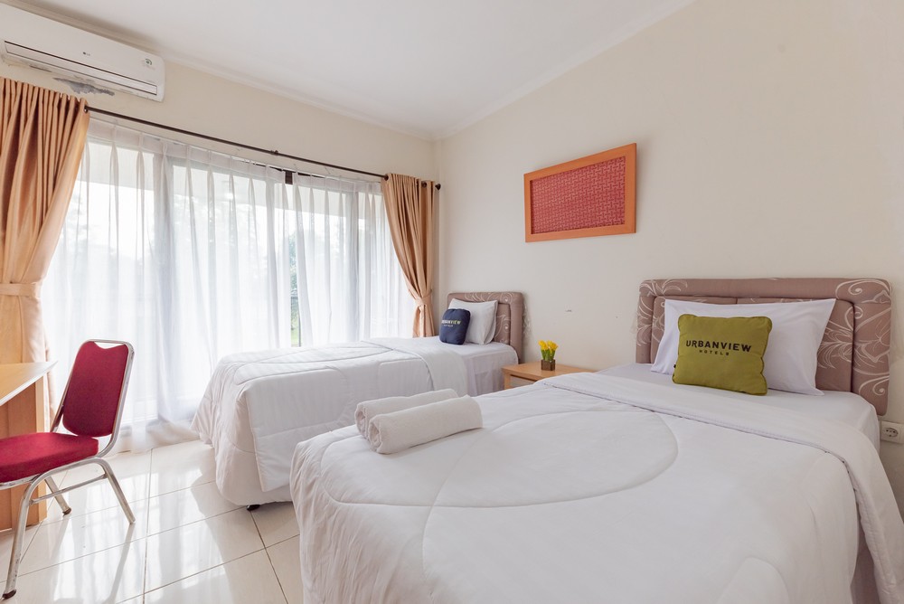 Urbanview Hotel Tridaya Cisarua Puncak Room Type - Deluxe Twin Room