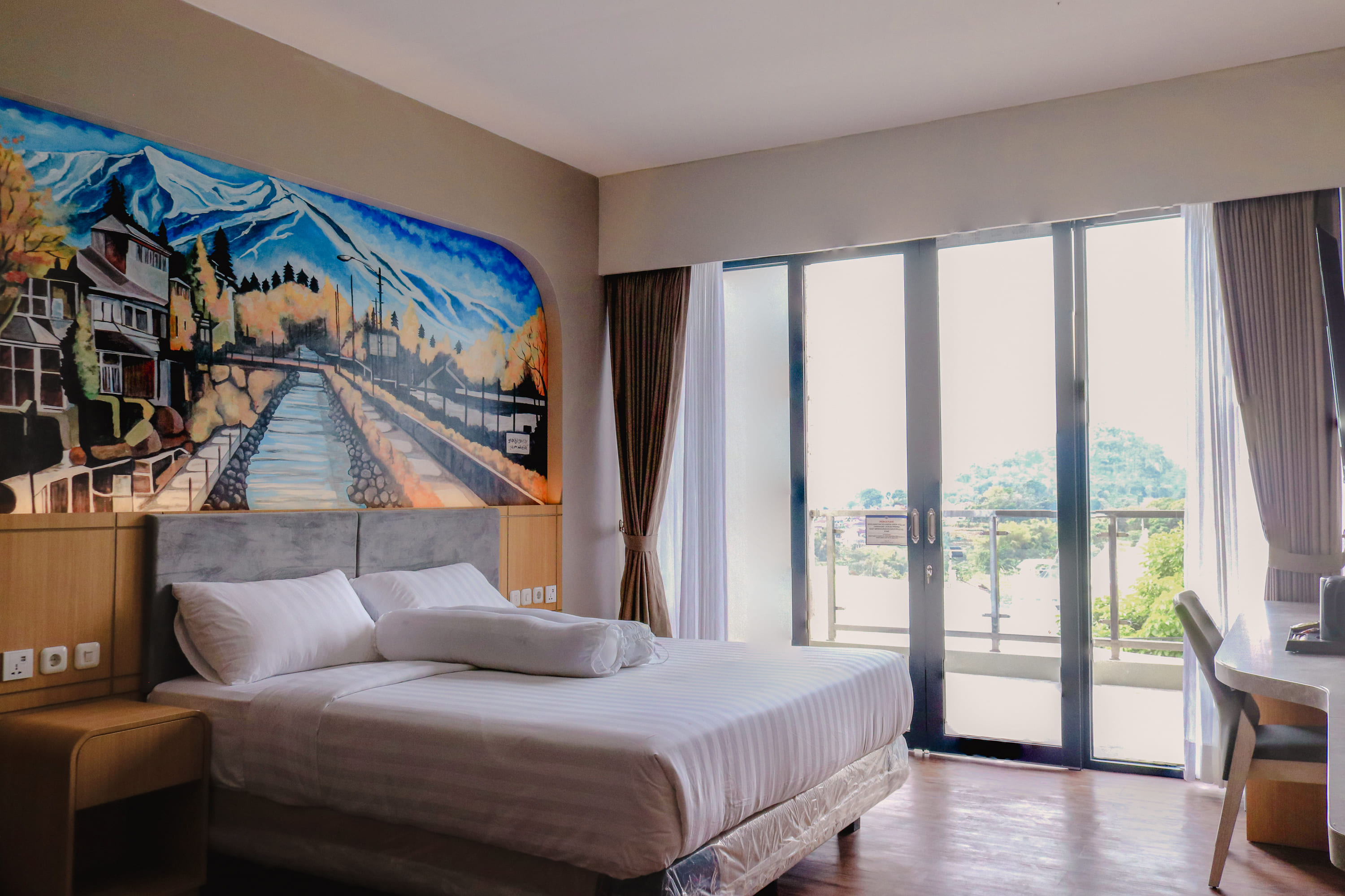Azana BeSt Hotel Batu Room Type - Deluxe King Room with Balcony