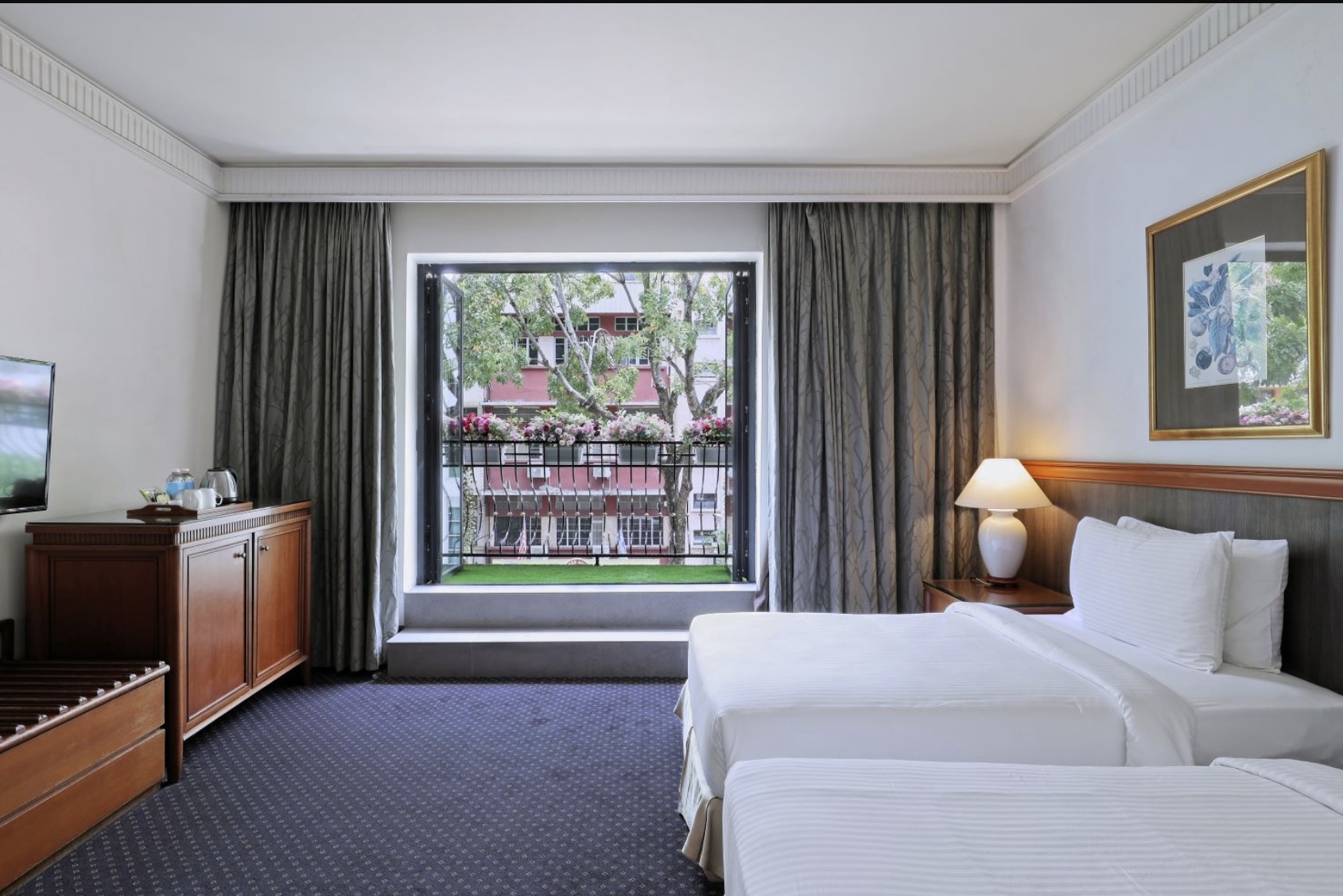 The Jesselton Hotel Room Type - Deluxe Twin with Balcony